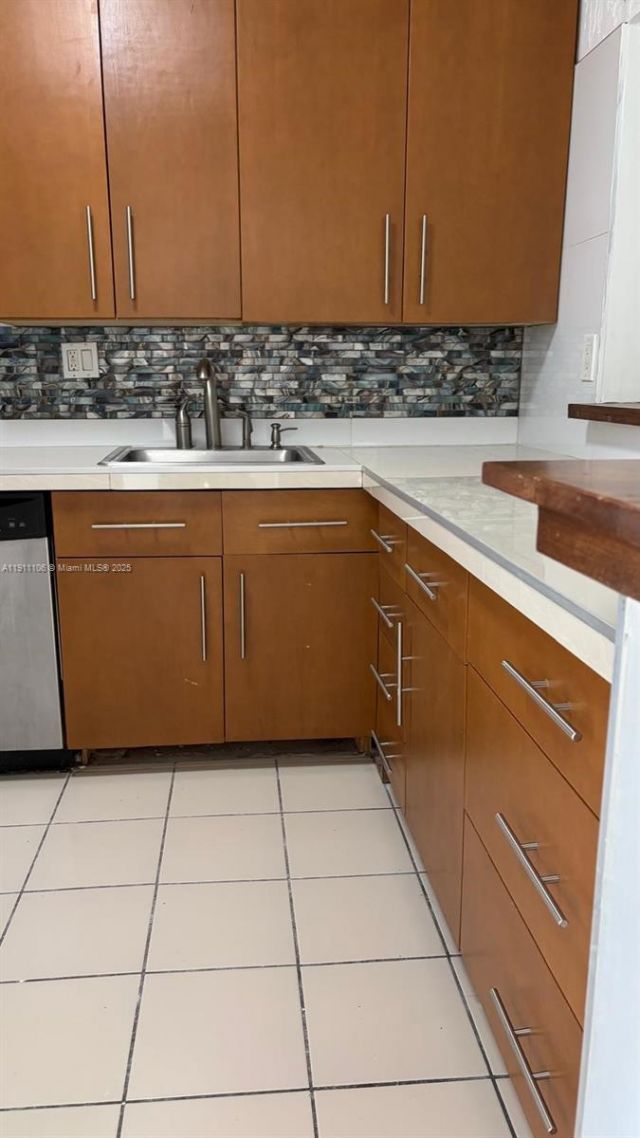 7925 Fairview Dr, Unit 110, Tamarac, FL 33321 Photo