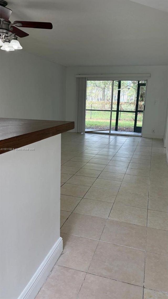 7925 Fairview Dr, Unit 110, Tamarac, FL 33321 Photo