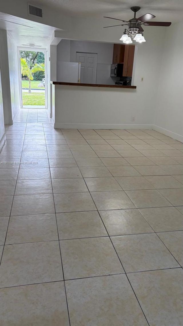 7925 Fairview Dr, Unit 110, Tamarac, FL 33321 Photo