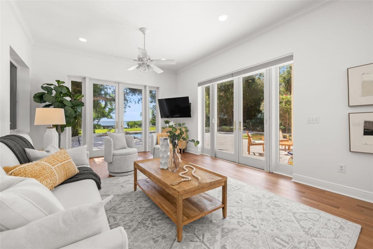 7240 Dr Martin Luther King Jr Street S, Saint Petersburg, FL 33705 Photo