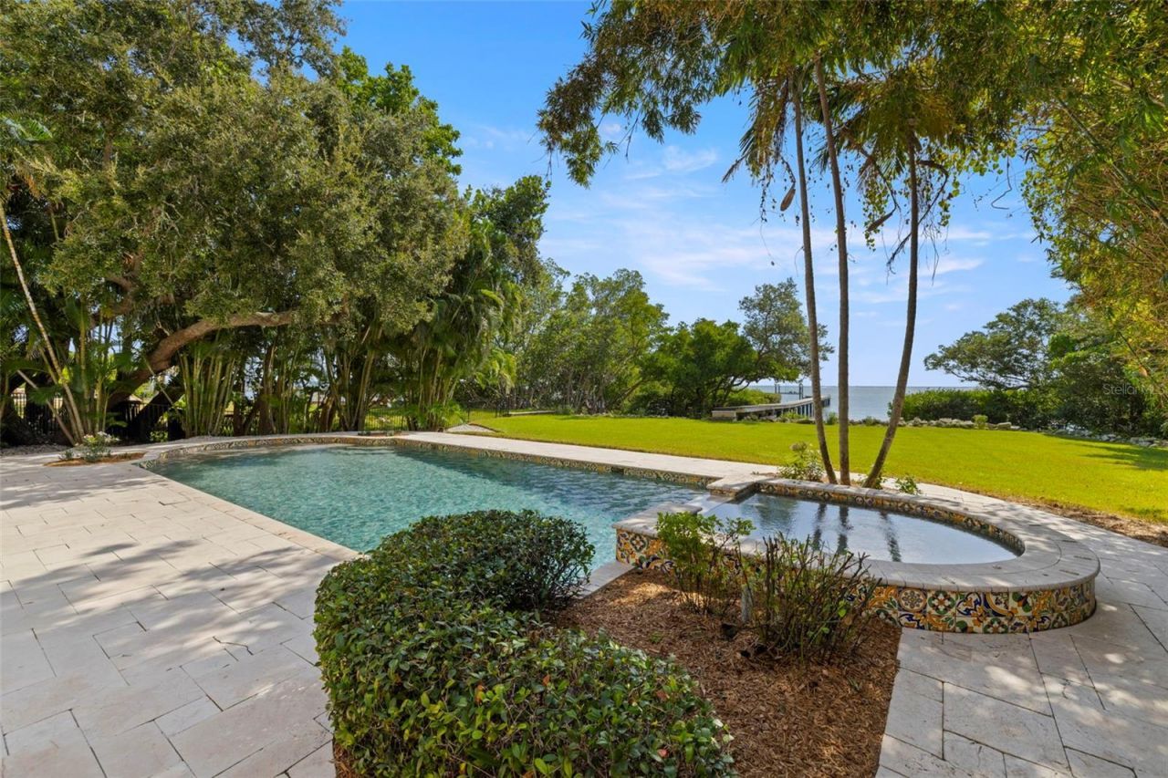 7240 Dr Martin Luther King Jr Street S, Saint Petersburg, FL 33705 Photo