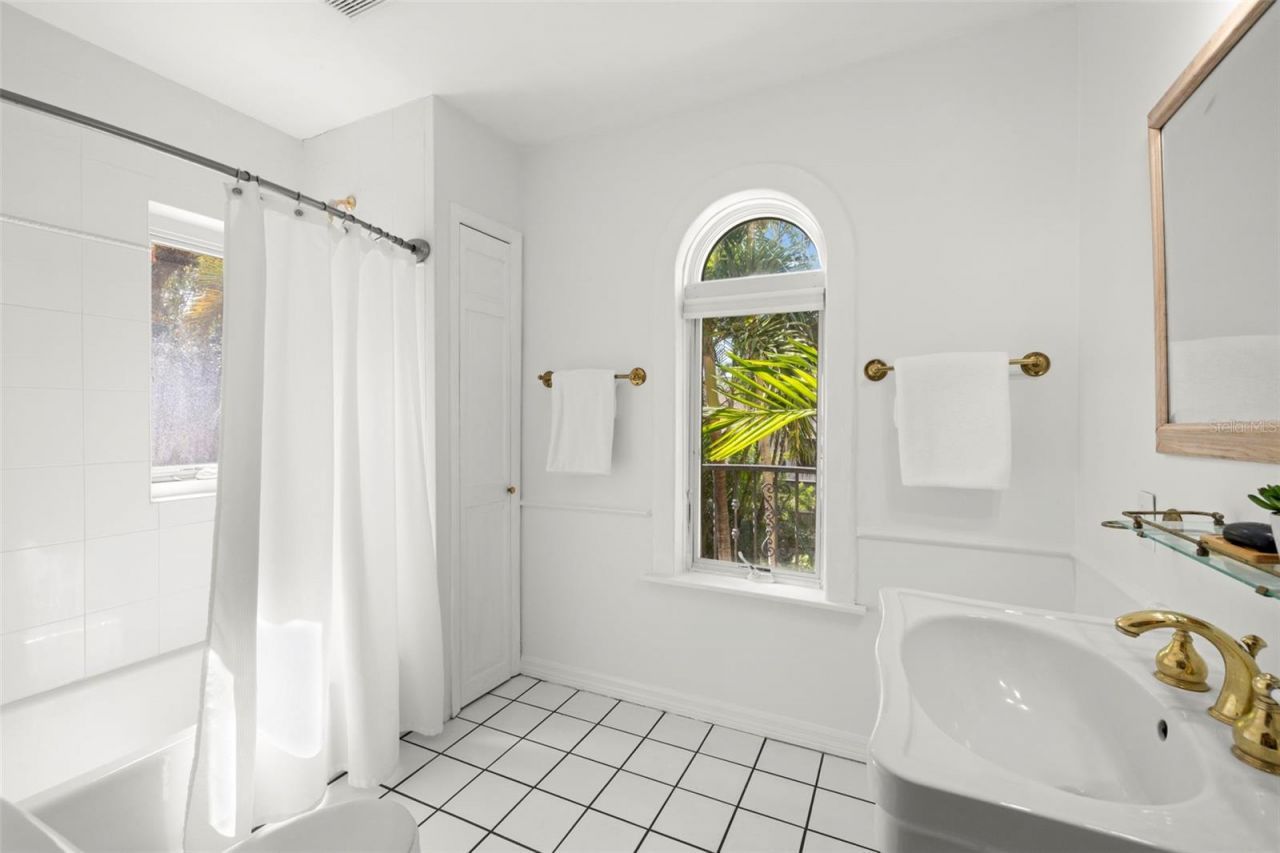 7240 Dr Martin Luther King Jr Street S, Saint Petersburg, FL 33705 Photo