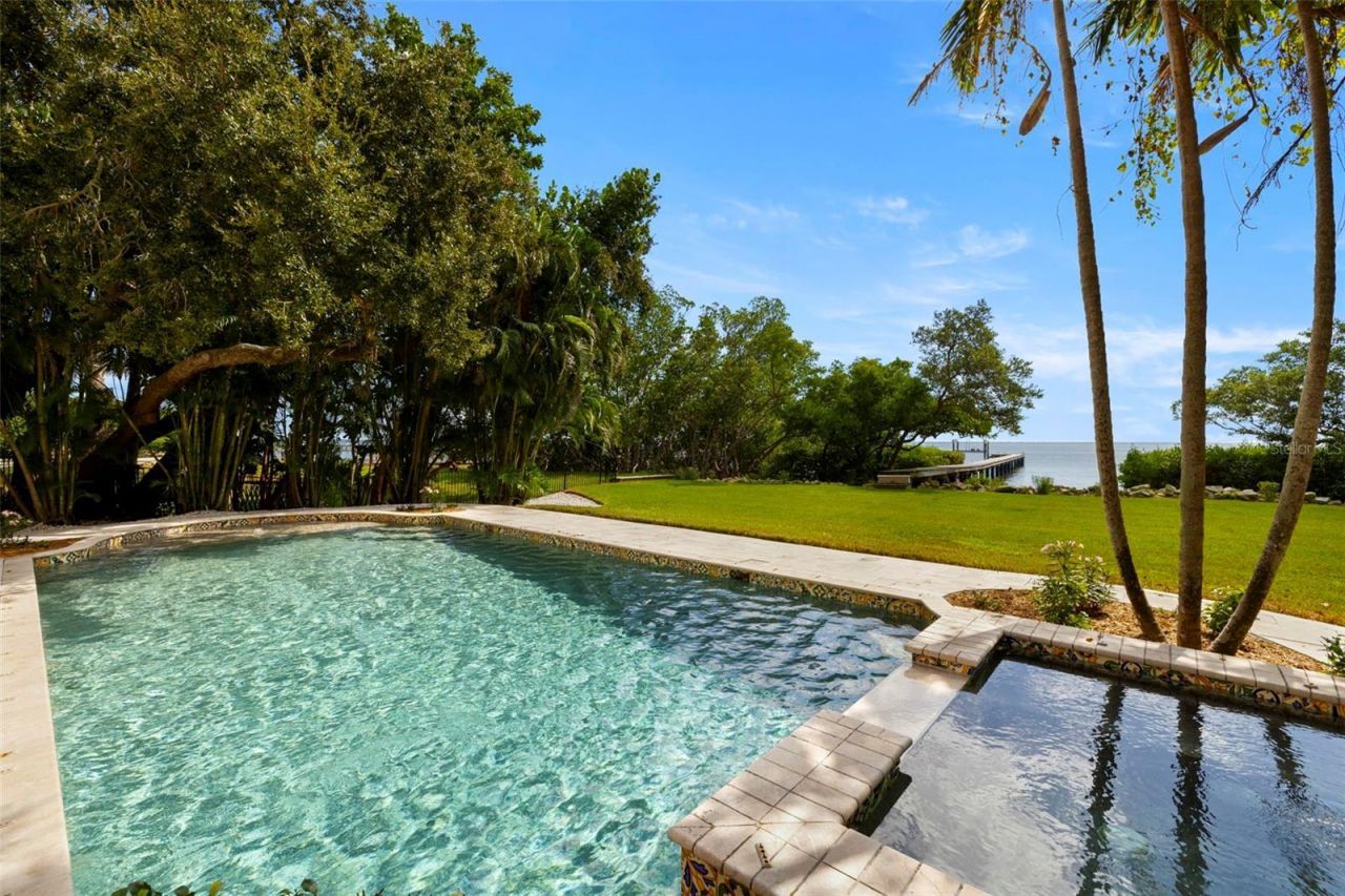 7240 Dr Martin Luther King Jr Street S, Saint Petersburg, FL 33705 Photo