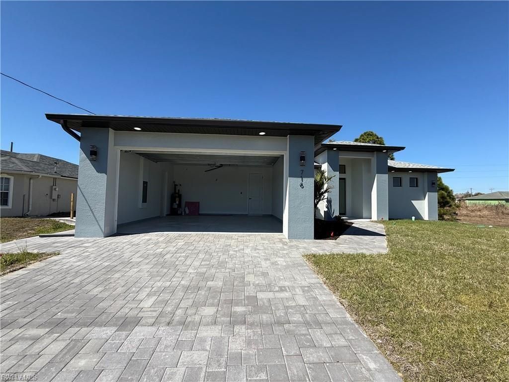 656 Foxchase Dr, Lehigh Acres, FL 33974 Photo