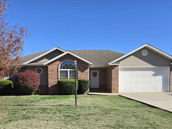 1028 S Granite Drive, Morrisville, MO 65710