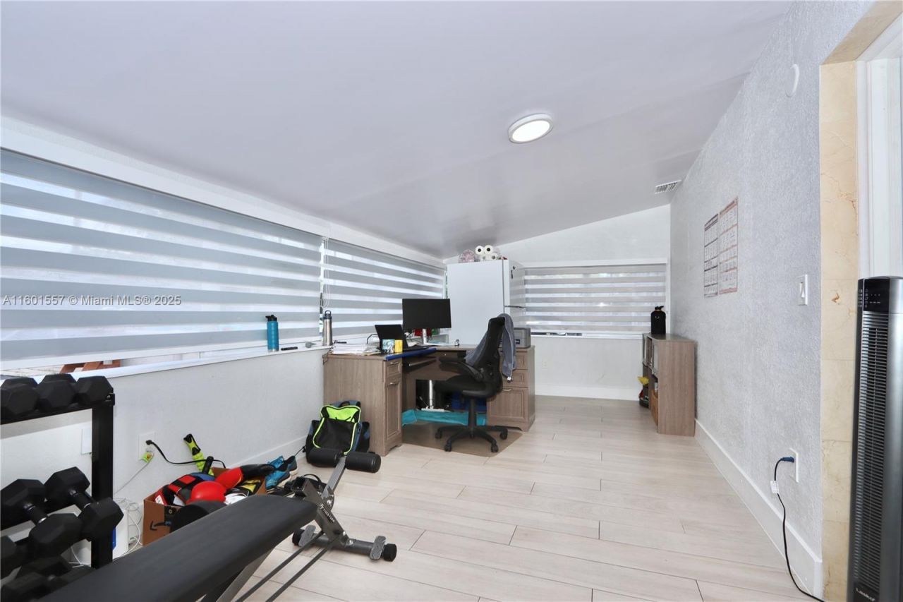 21101 NE 13th Pl, Miami, FL 33179 Photo