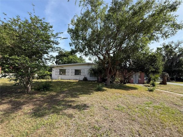 2200 BUTLER STREET, LEESBURG, FL 34748