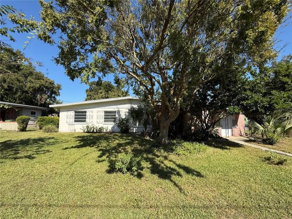 2200 BUTLER STREET, LEESBURG, FL 34748