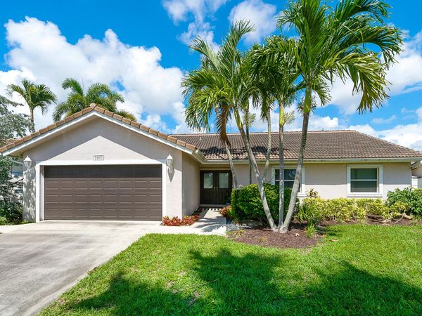 7661 W Country Club Boulevard, Boca Raton, FL 33487