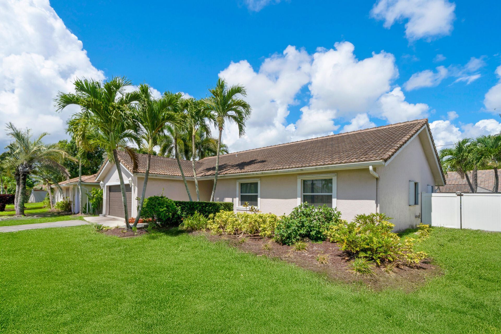 7661 W Country Club Boulevard, Boca Raton, FL 33487 Photo