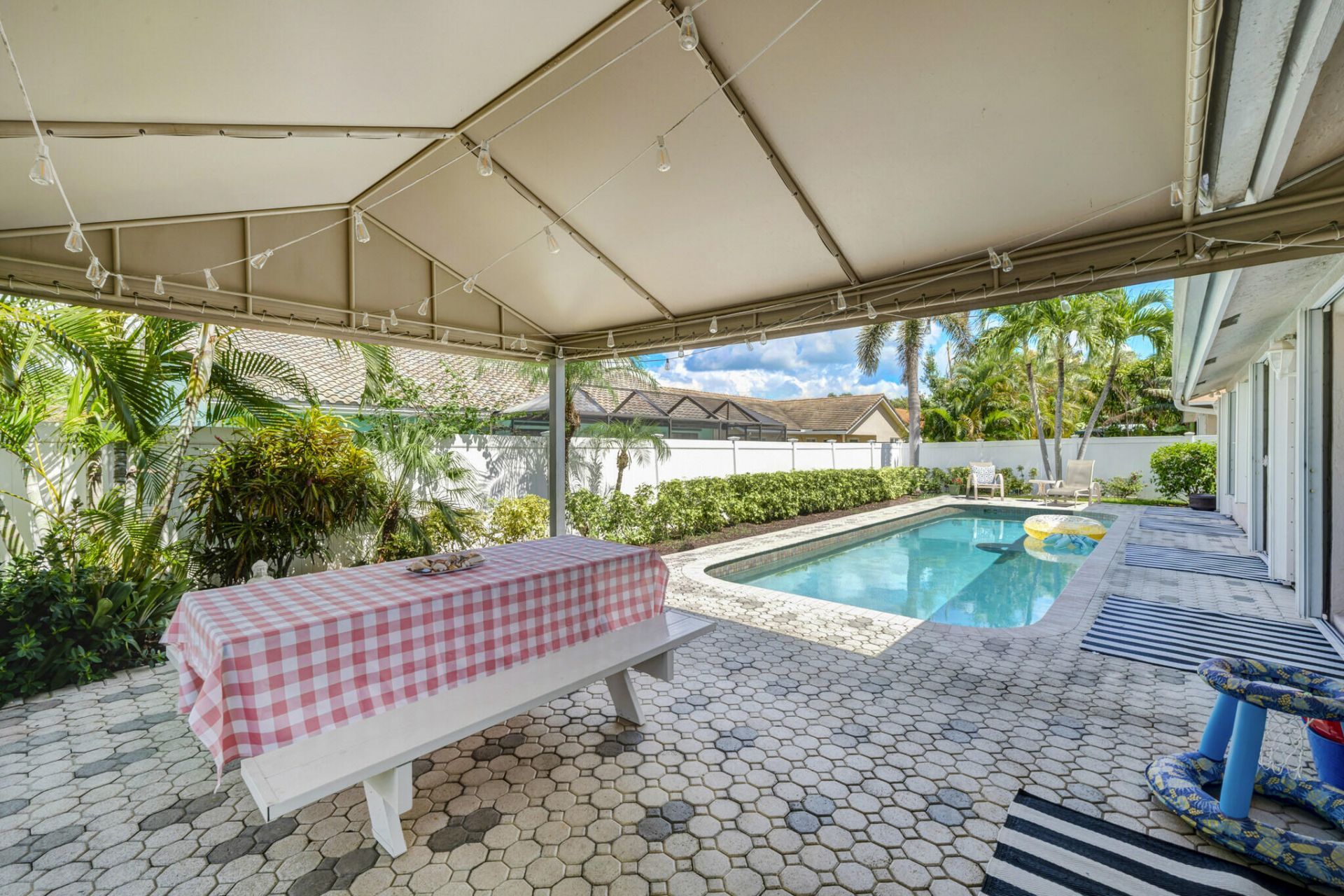 7661 W Country Club Boulevard, Boca Raton, FL 33487 Photo