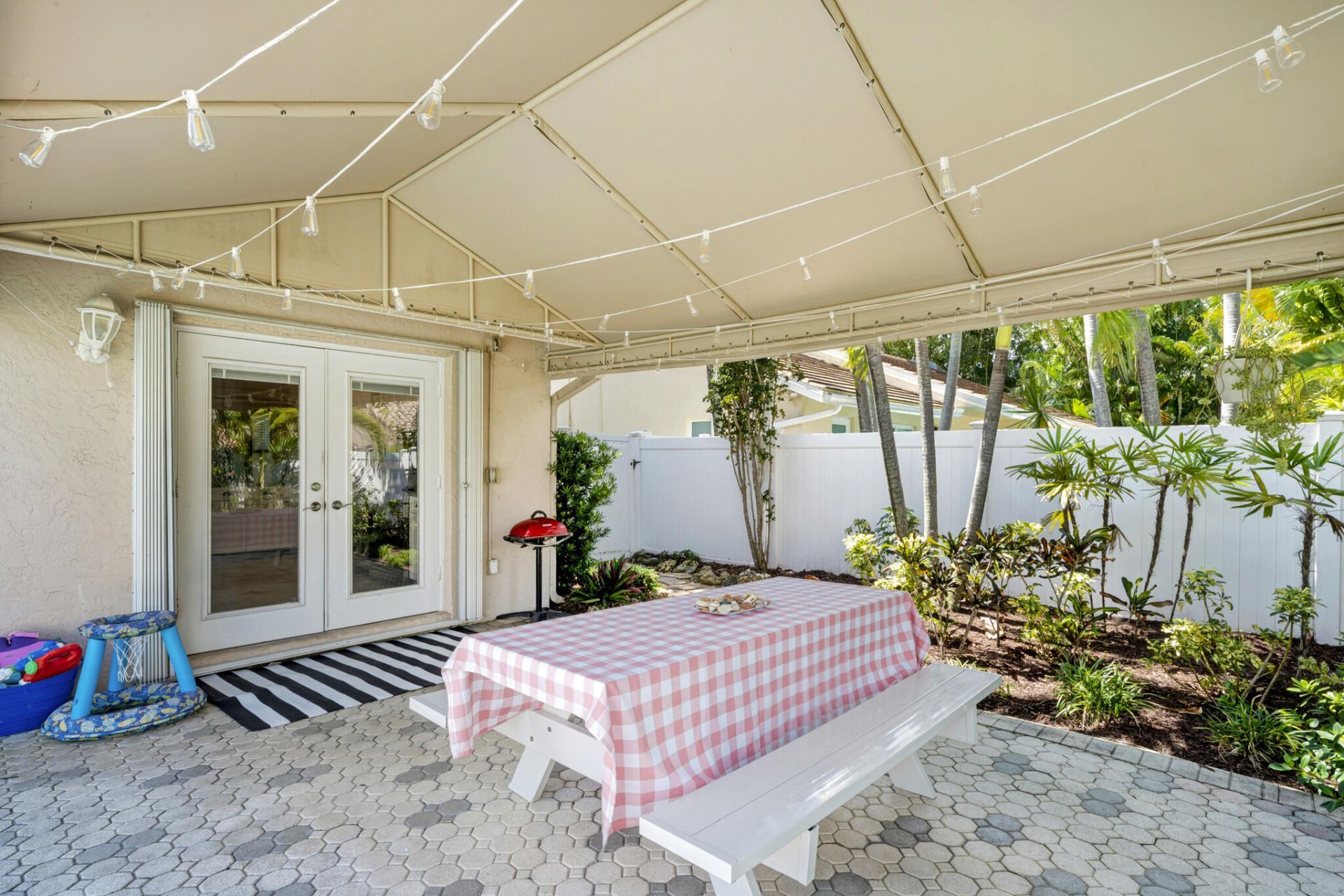 7661 W Country Club Boulevard, Boca Raton, FL 33487 Photo