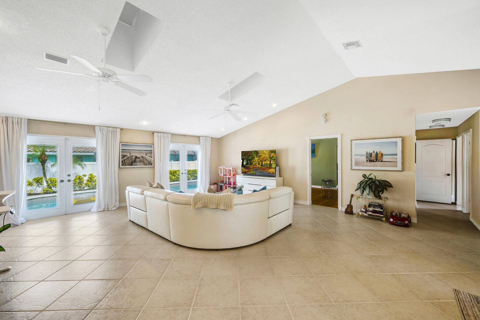 7661 W Country Club Boulevard, Boca Raton, FL 33487 Photo