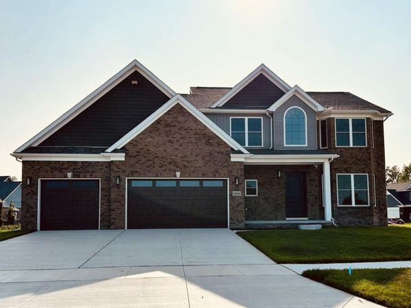 20869 Prairie Creek Boulevard, Brownstown, MI 48134