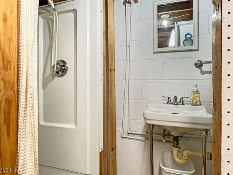 422 E 7th Street, Mc Donald, OH 44437 Photo 33