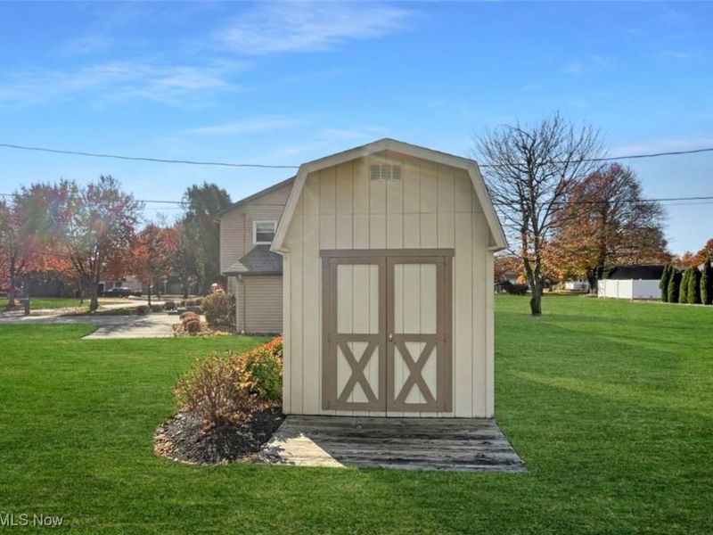 422 E 7th Street, Mc Donald, OH 44437 Photo 5