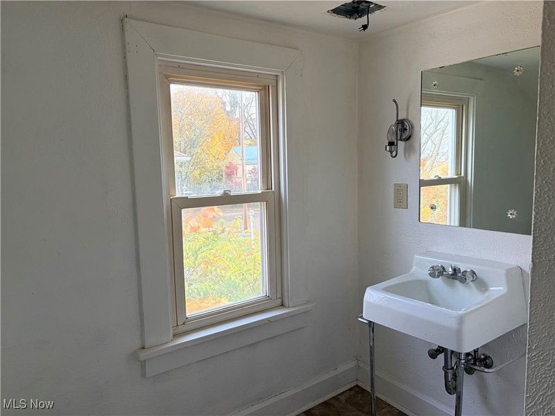 925 Montgomery Street, East Liverpool, OH 43920 Photo 9