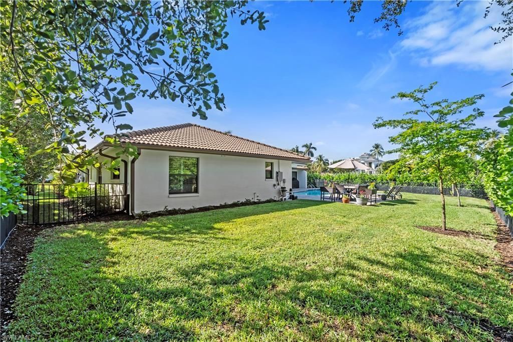 517 Parkwood Ln, Naples, FL 34103 Photo