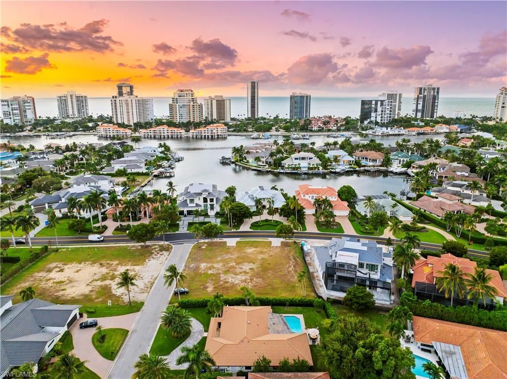 517 Parkwood Ln, Naples, FL 34103 Photo