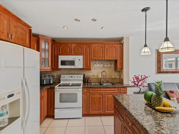 8851 NW 119th St, Unit 3314-3, Hialeah Gardens, FL 33018