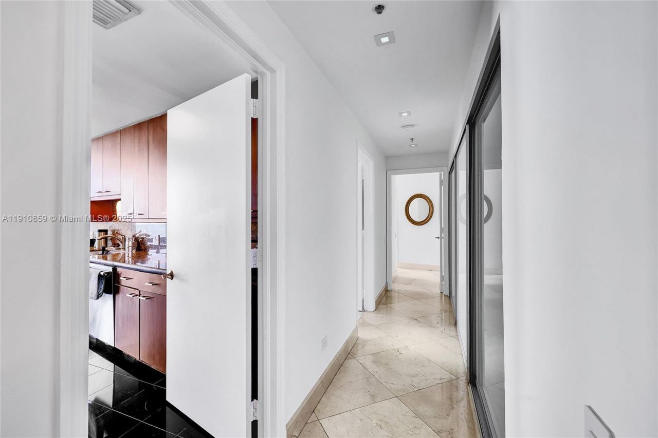 808 E Brickell Key Dr, Unit 2104, Miami, FL 33131 Photo