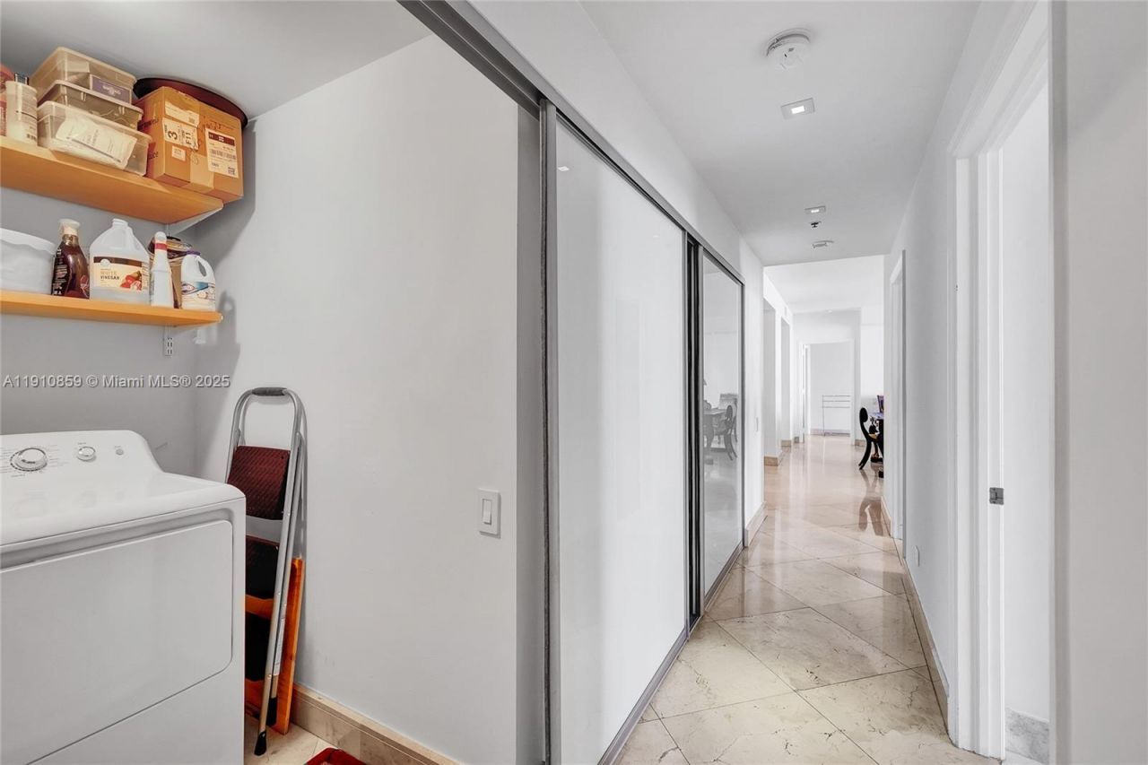 808 E Brickell Key Dr, Unit 2104, Miami, FL 33131 Photo