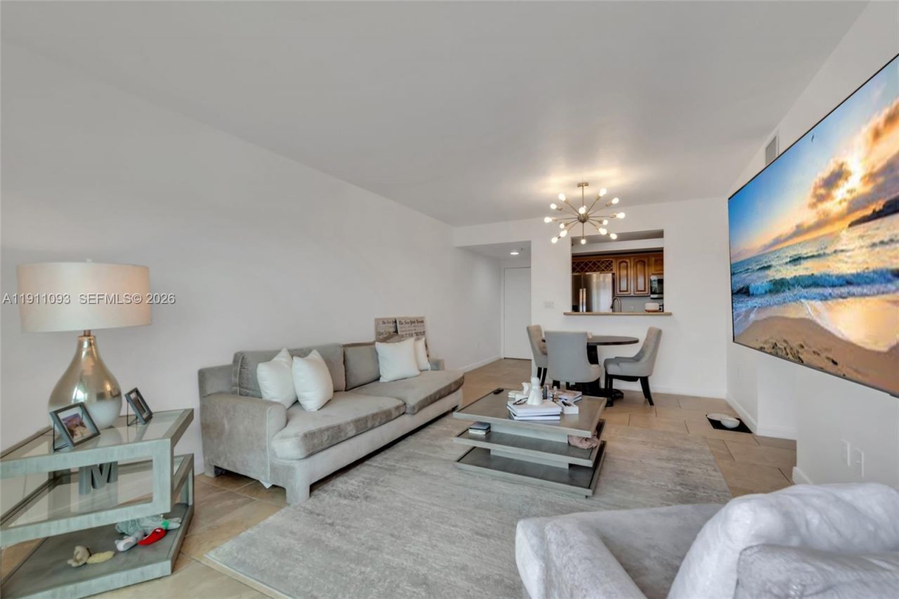 4242 NW 2nd St, Unit 807, Miami, FL 33126 Photo