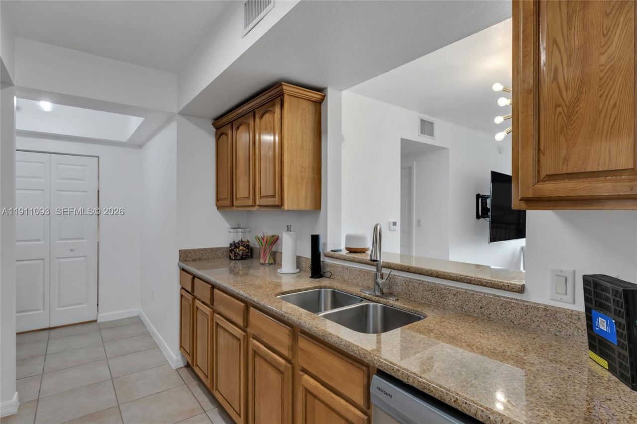4242 NW 2nd St, Unit 807, Miami, FL 33126 Photo
