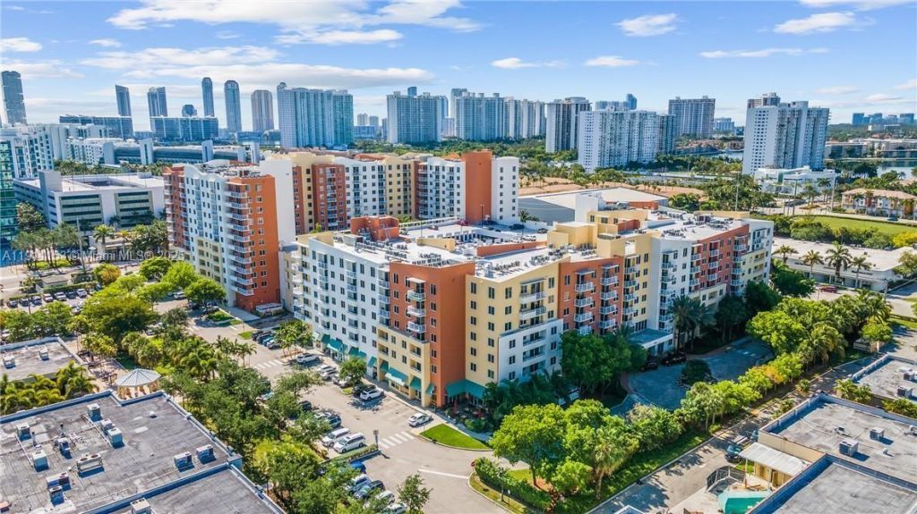 2775 NE 187th St, Unit PH22, Aventura, FL 33180 Photo