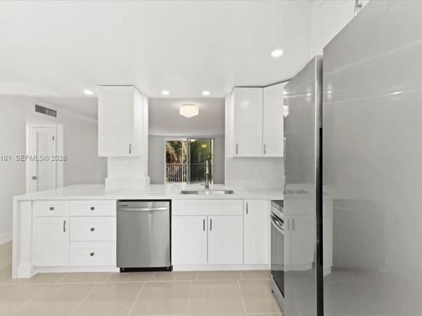 319 NE 14th Ave, Unit 201, Hallandale Beach, FL 33009