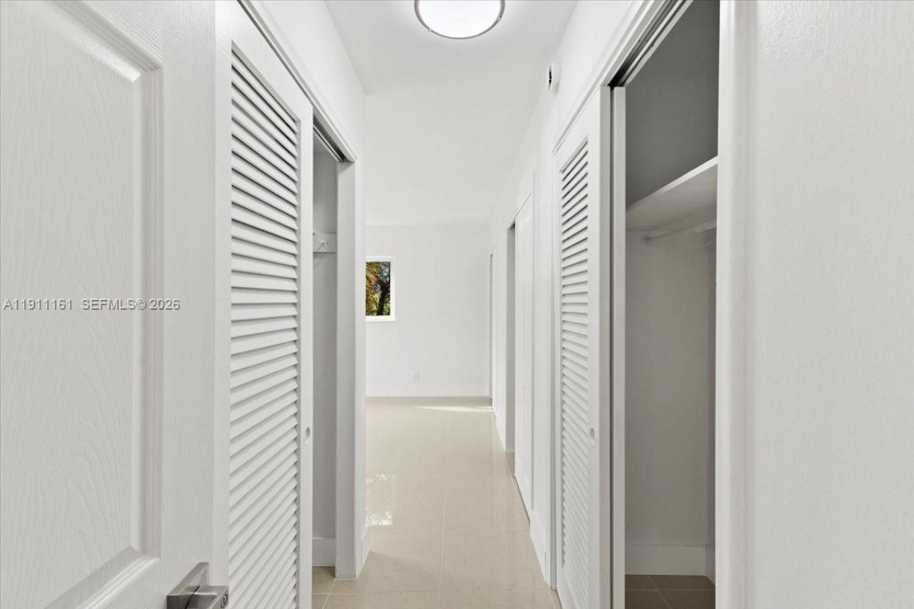 319 NE 14th Ave, Unit 201, Hallandale Beach, FL 33009 Photo