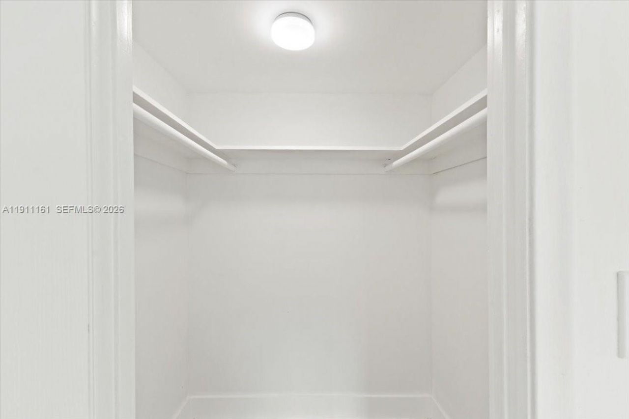 319 NE 14th Ave, Unit 201, Hallandale Beach, FL 33009 Photo