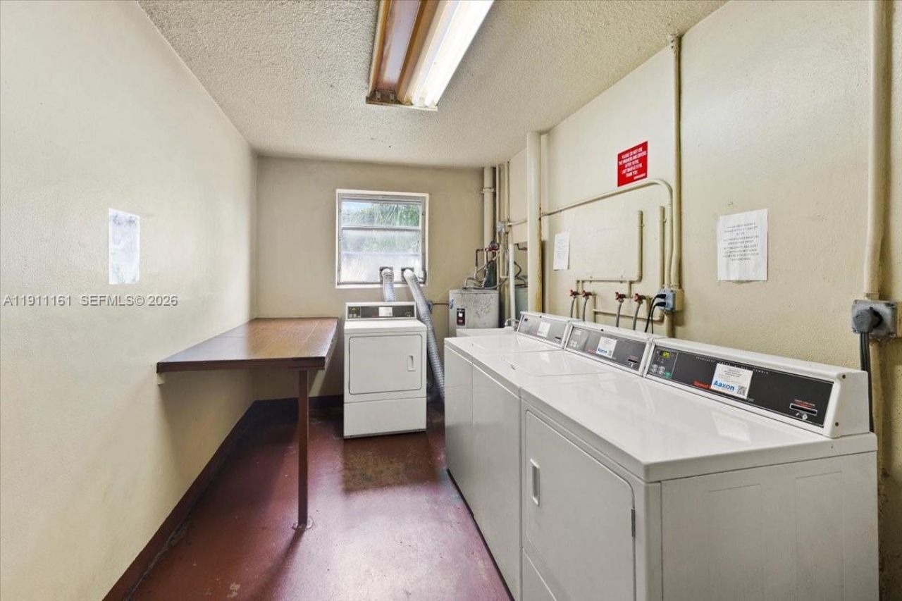 319 NE 14th Ave, Unit 201, Hallandale Beach, FL 33009 Photo