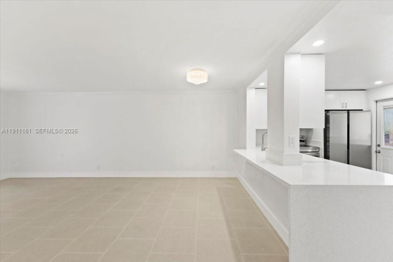 319 NE 14th Ave, Unit 201, Hallandale Beach, FL 33009 Photo