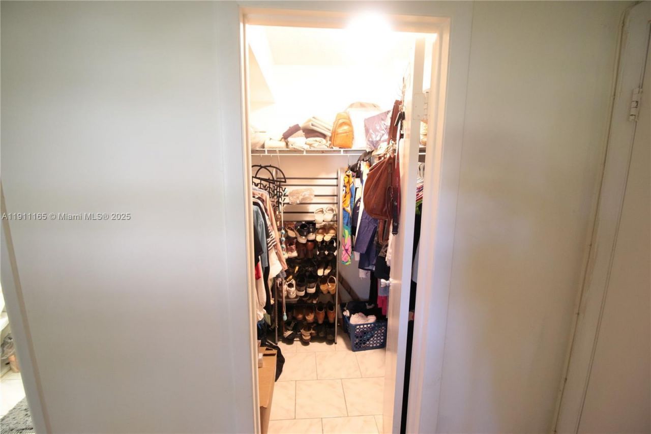 3001 NW 46th Ave, Unit 102, Lauderdale Lakes, FL 33313 Photo