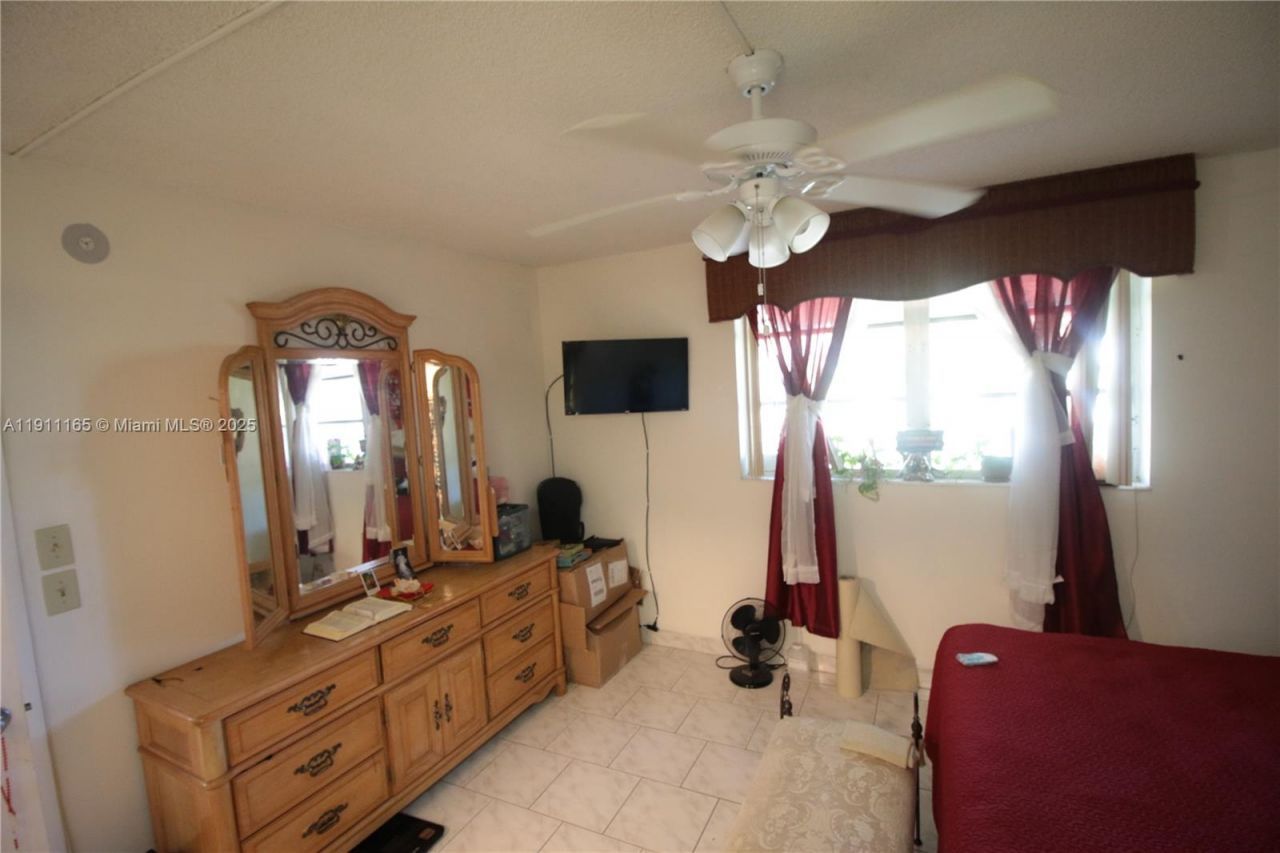 3001 NW 46th Ave, Unit 102, Lauderdale Lakes, FL 33313 Photo