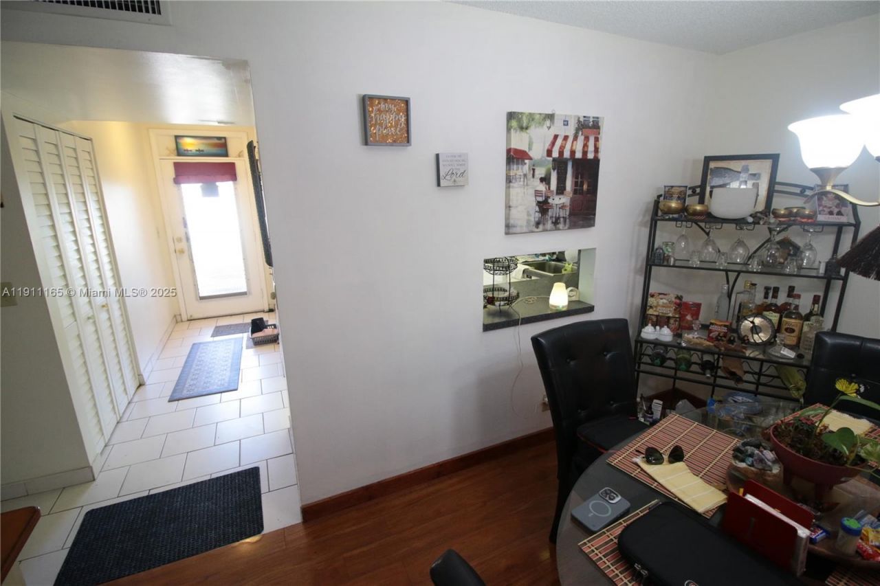 3001 NW 46th Ave, Unit 102, Lauderdale Lakes, FL 33313 Photo