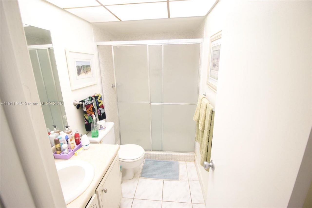 3001 NW 46th Ave, Unit 102, Lauderdale Lakes, FL 33313 Photo