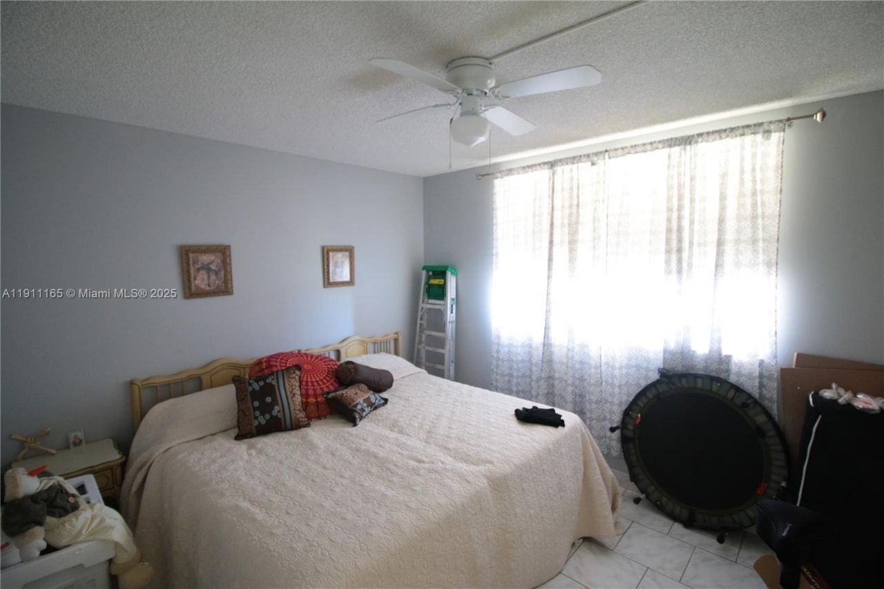 3001 NW 46th Ave, Unit 102, Lauderdale Lakes, FL 33313 Photo
