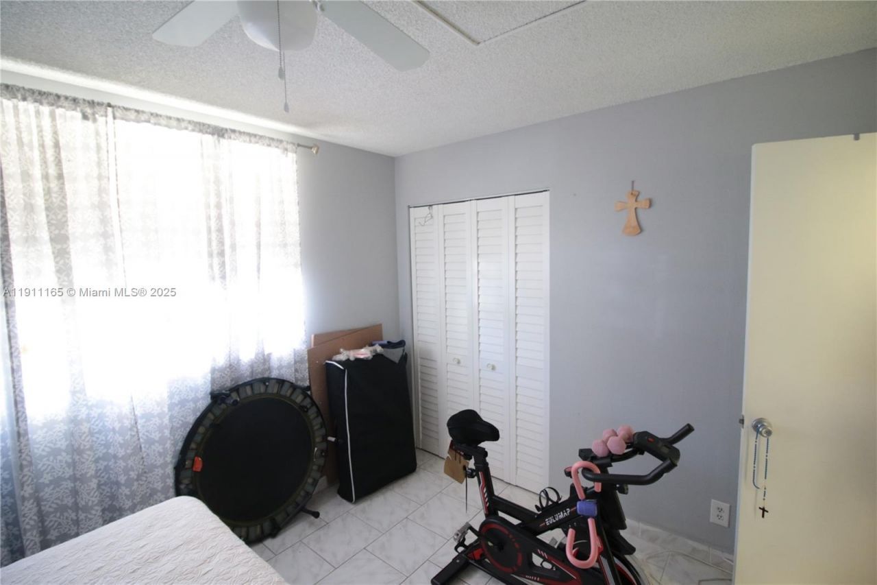 3001 NW 46th Ave, Unit 102, Lauderdale Lakes, FL 33313 Photo