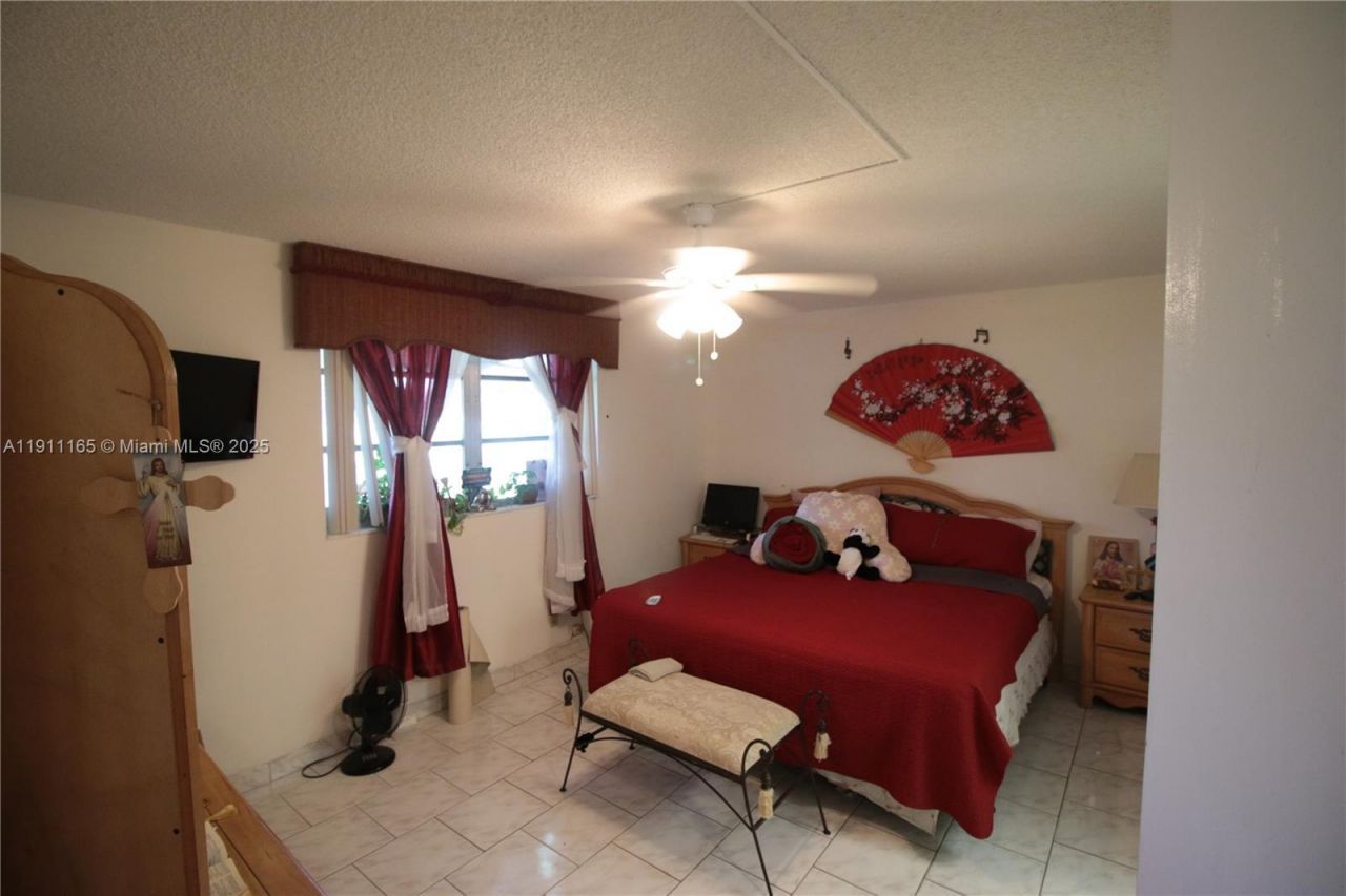 3001 NW 46th Ave, Unit 102, Lauderdale Lakes, FL 33313 Photo