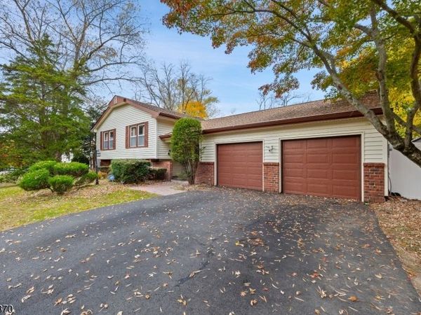 11 Woodview Dr, Marlboro, NJ 07746