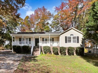 1240 Banjo Drive, Zebulon, NC 27597