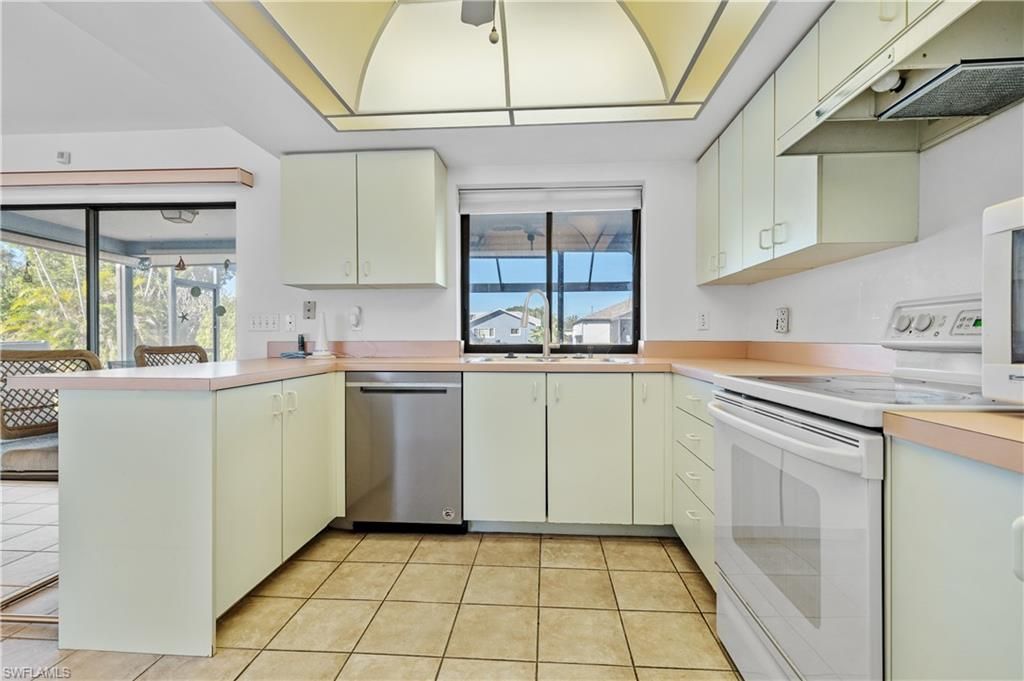 1402 SW 4th Ave, Cape Coral, FL 33991 Photo