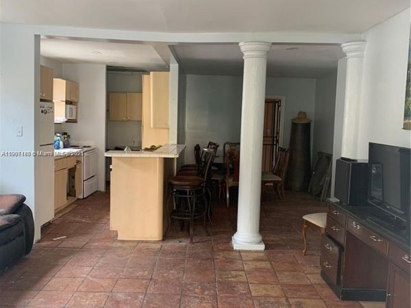 1037 NW 30th St, Miami, FL 33127