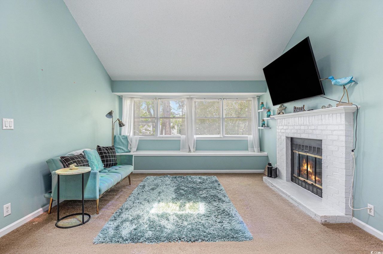 1206 Erin Way Photo 2