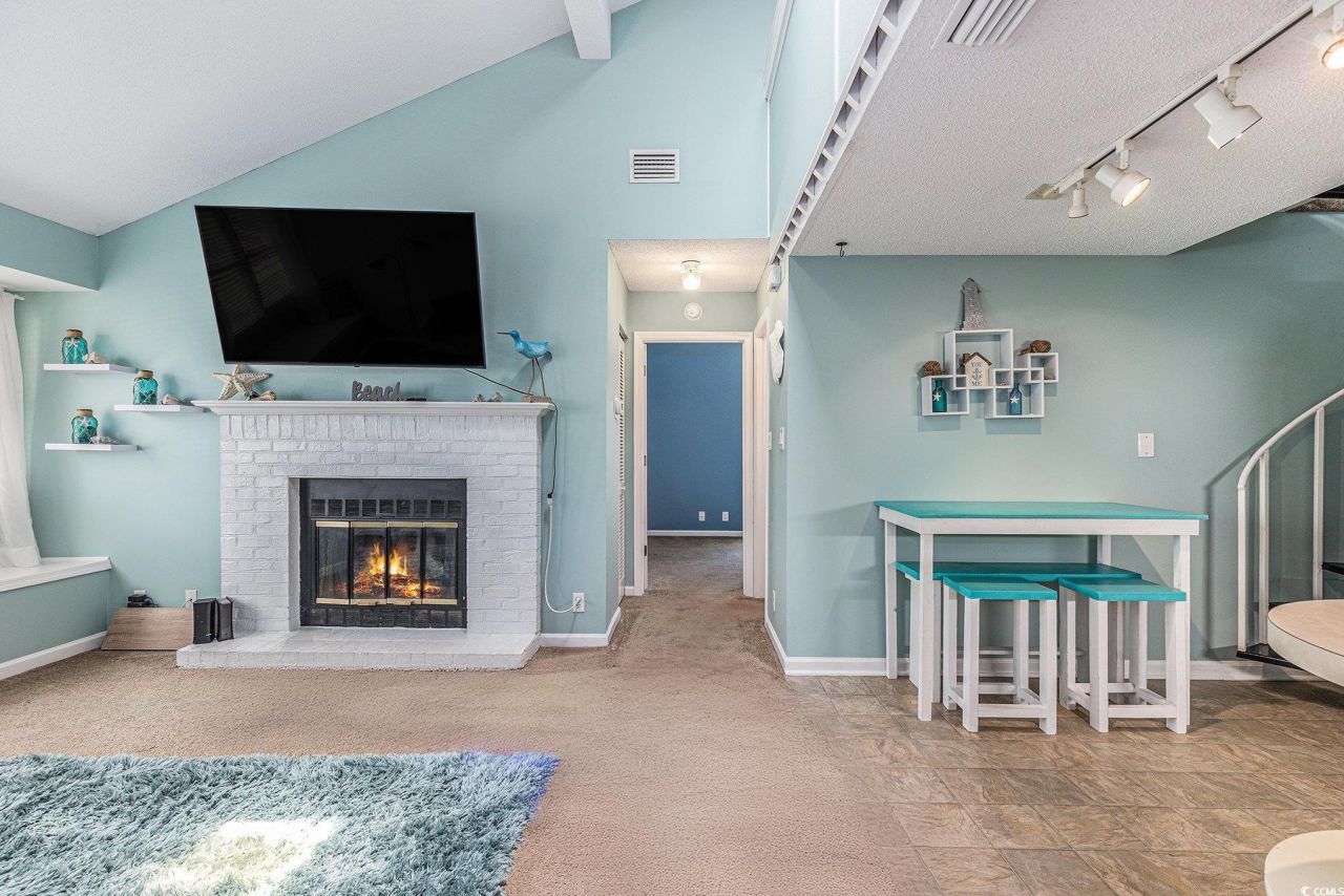 1206 Erin Way Photo 3