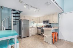 1206 Erin Way photo 4