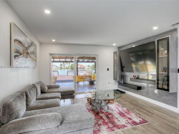 18515 NW 55th Ave, Miami Gardens, FL 33055