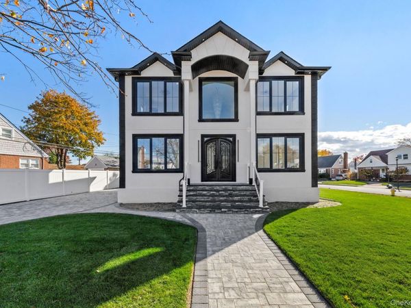 1035 Glen Drive, Franklin Square, NY 11010